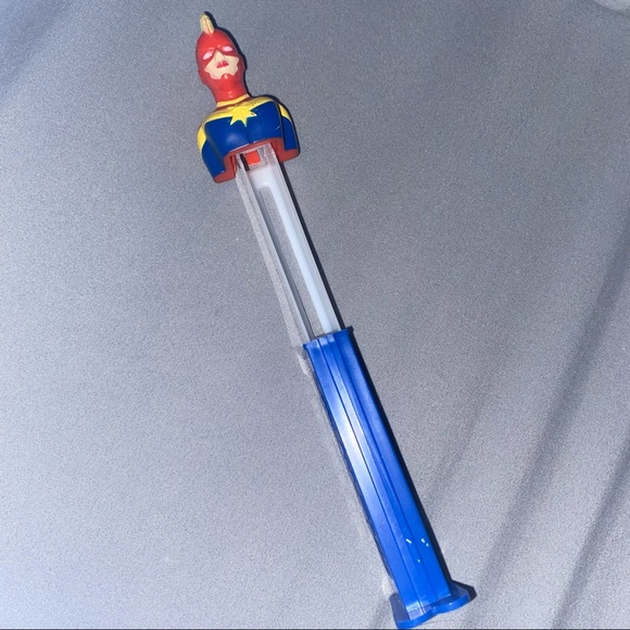 captian marvel pez dispenser - Picture 3 of 4